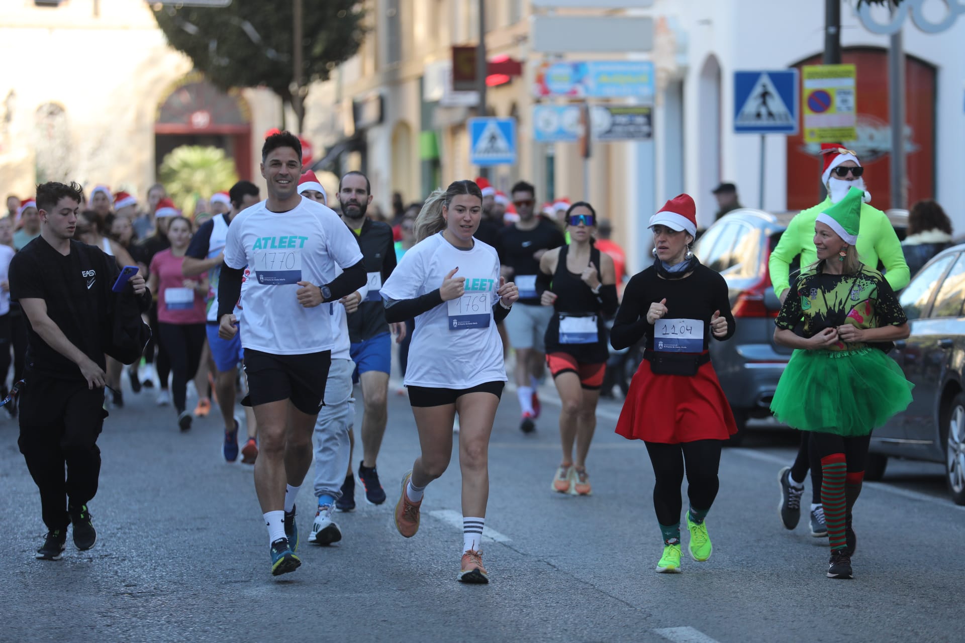 Fotos: El Puerto se entrega a su II San Silvestre