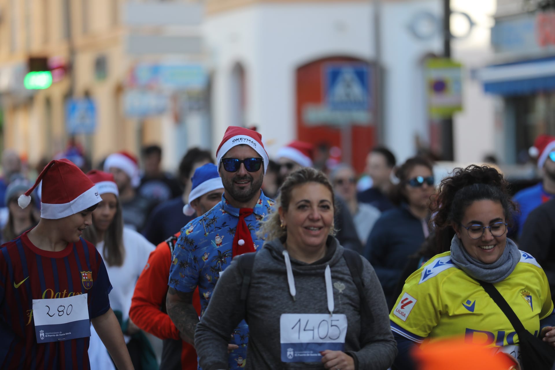 Fotos: El Puerto se entrega a su II San Silvestre