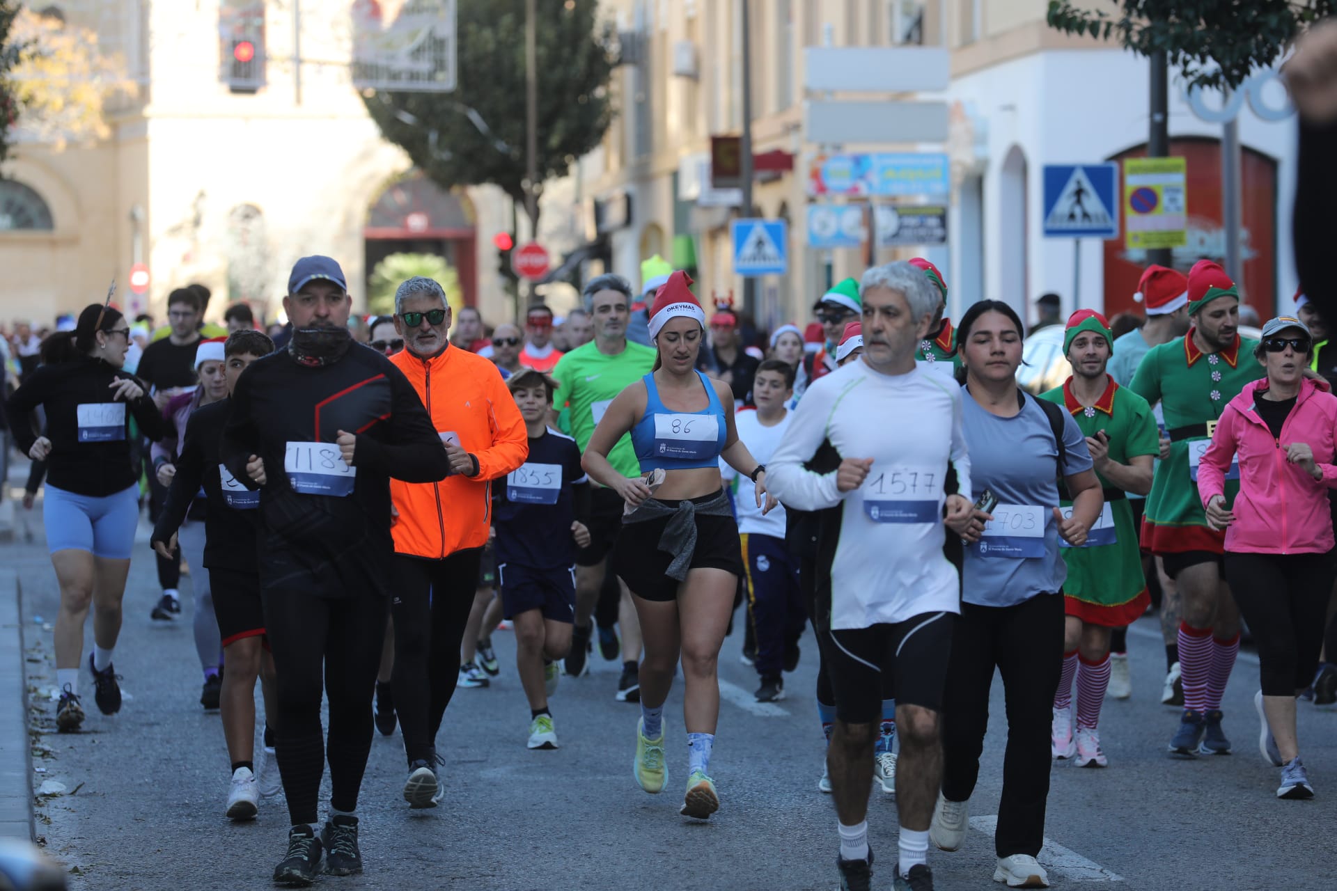 Fotos: El Puerto se entrega a su II San Silvestre