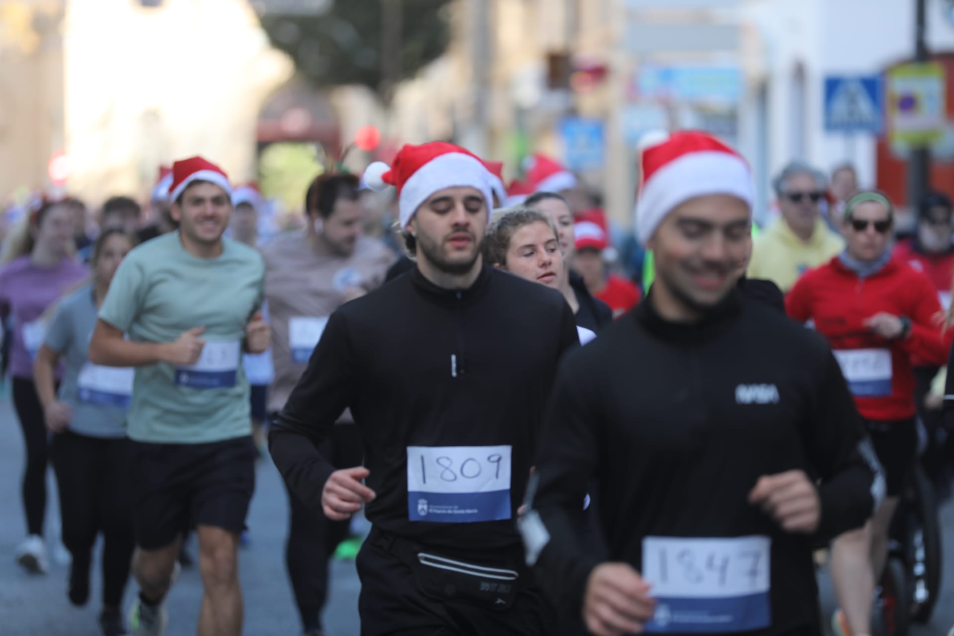 Fotos: El Puerto se entrega a su II San Silvestre