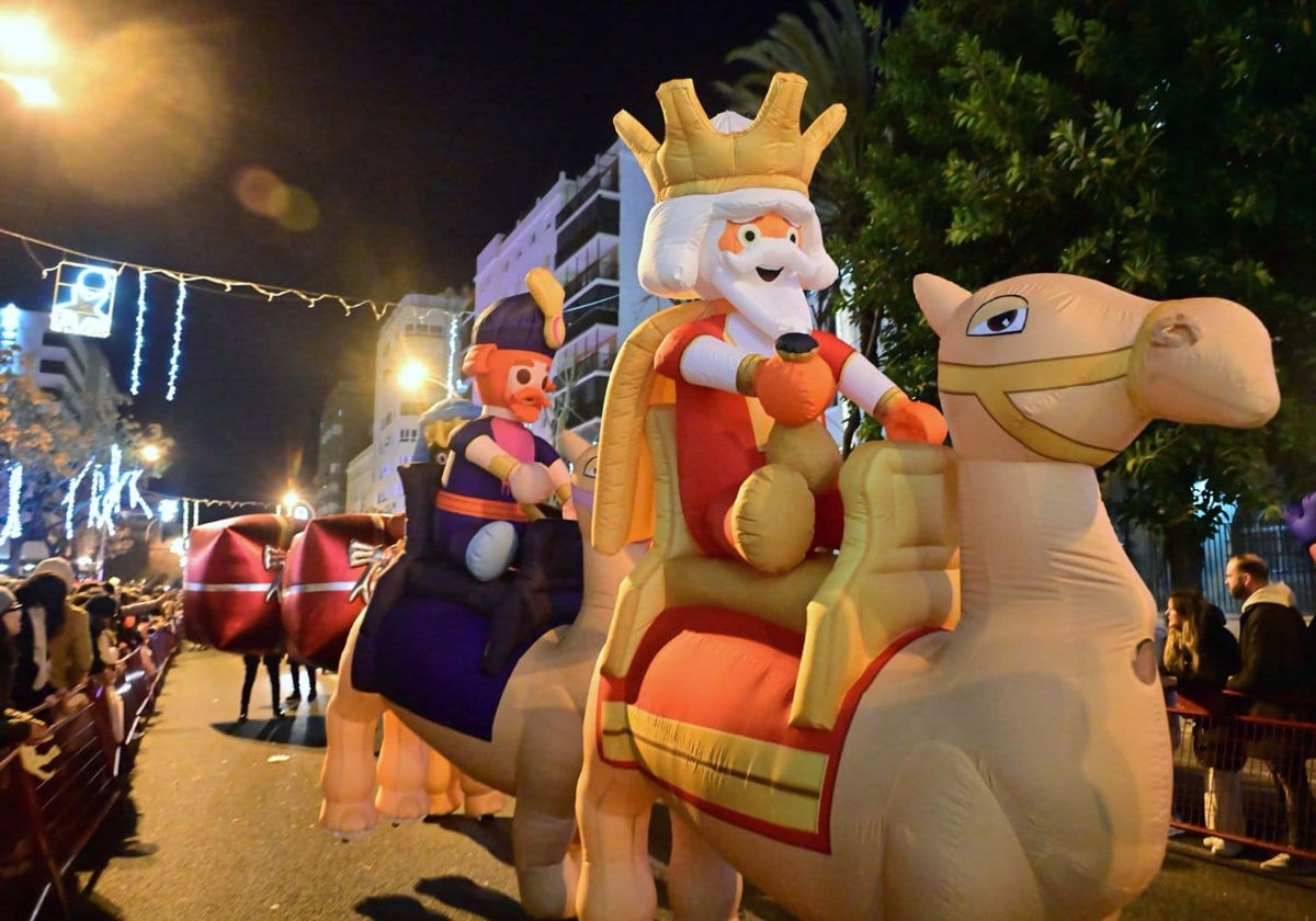 La previsión del tiempo para la Cabalgata del sábado en Cádiz: «A este paso van a tener que salir los Reyes hoy»