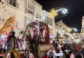 Los Reyes Magos reparten ilusión y caramelos en Chiclana