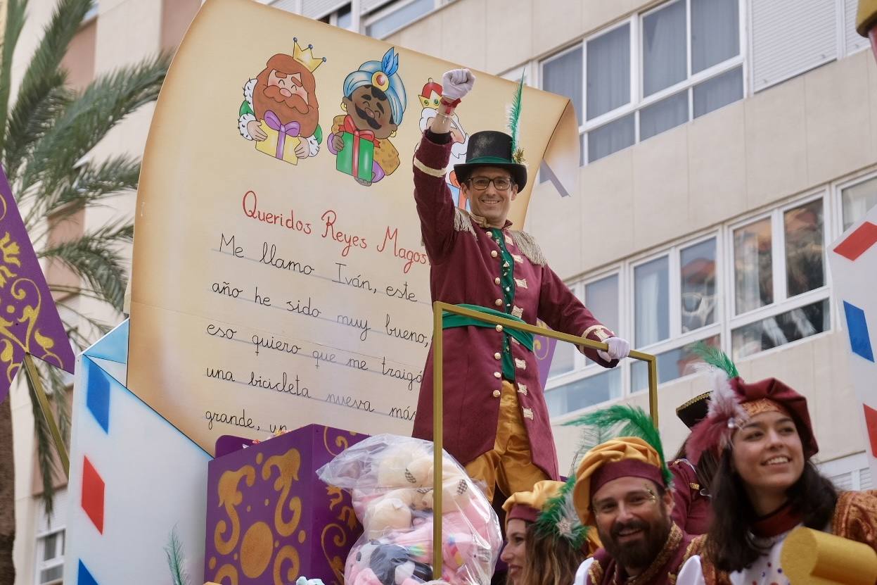 FOTOS: Melchor, Gaspar y Baltasar protagonizan una Cabalgata de cine en Cádiz en 2025