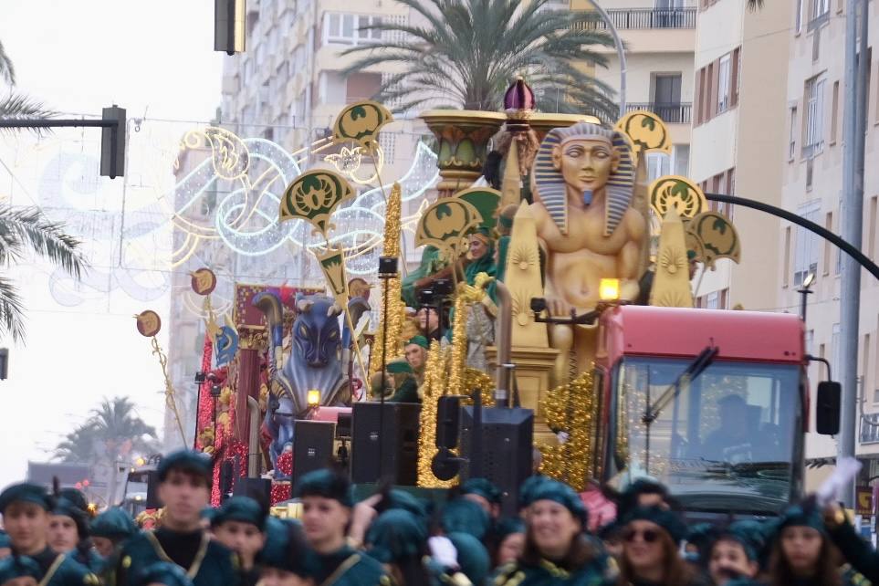 FOTOS: Melchor, Gaspar y Baltasar protagonizan una Cabalgata de cine en Cádiz en 2025