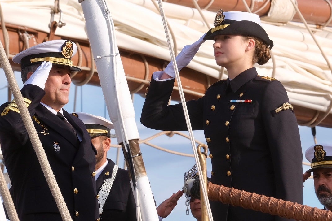 Fotos: La princesa Leonor embarca en Cádiz en el Juan Sebastián Elcano