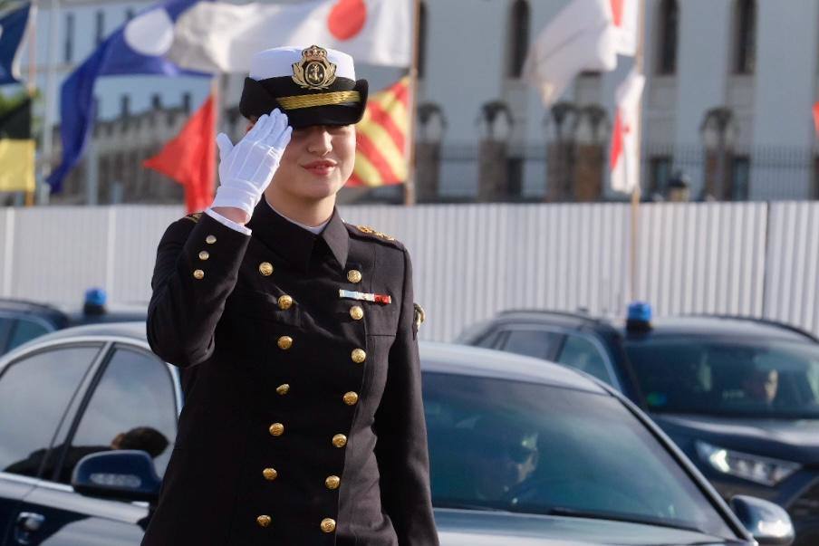 Fotos: La princesa Leonor embarca en Cádiz en el Juan Sebastián Elcano