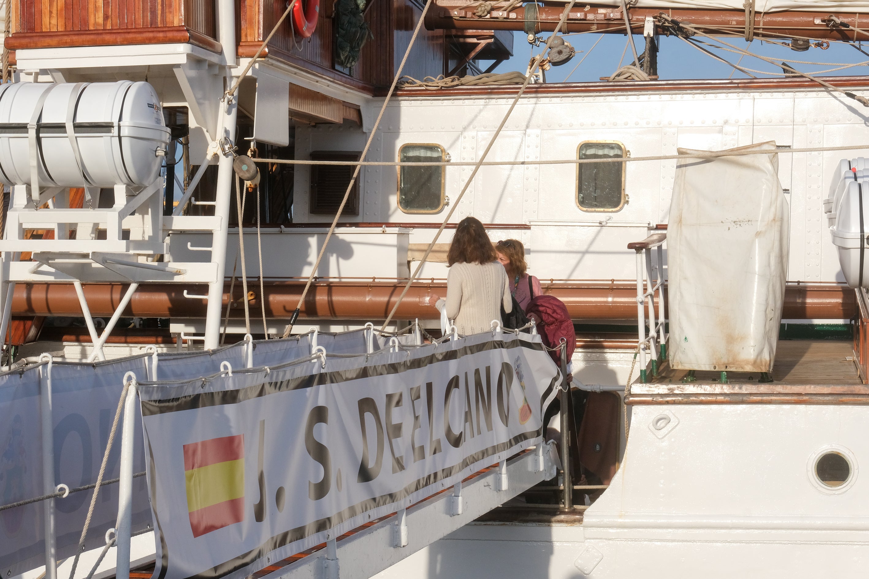 Fotos: Largas colas para poder recorrer Elcano en Cádiz, la casa de la Princesa Leonor los próximos meses