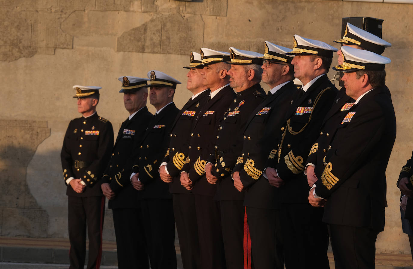 FOTOS: El antiguo palo mesana del &#039;Juan Sebastián de Elcano&#039; ya luce en la Punta San Felipe en Cádiz