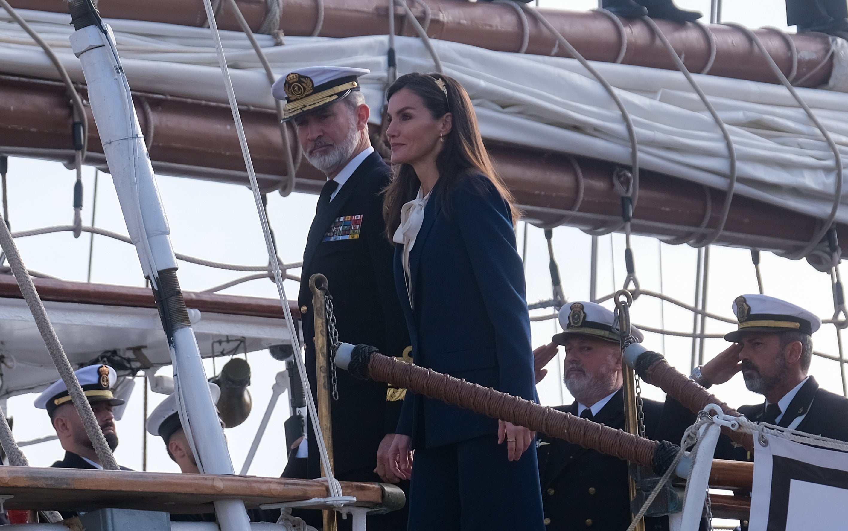 Imágenes de un día histórico en Cádiz: la Princesa Leonor ya navega en el Juan Sebastián de Elcano