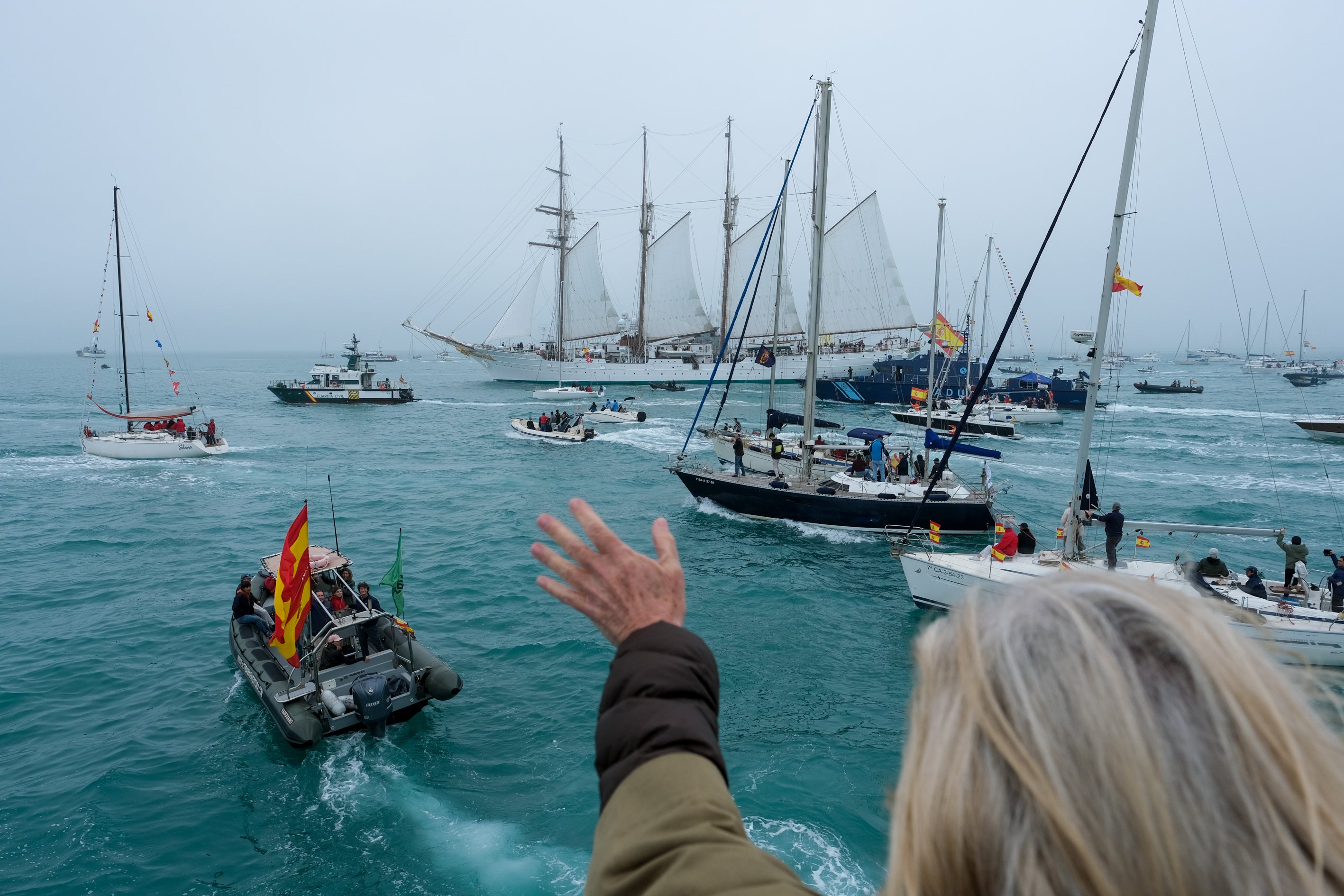 Imágenes de un día histórico en Cádiz: la Princesa Leonor ya navega en el Juan Sebastián de Elcano