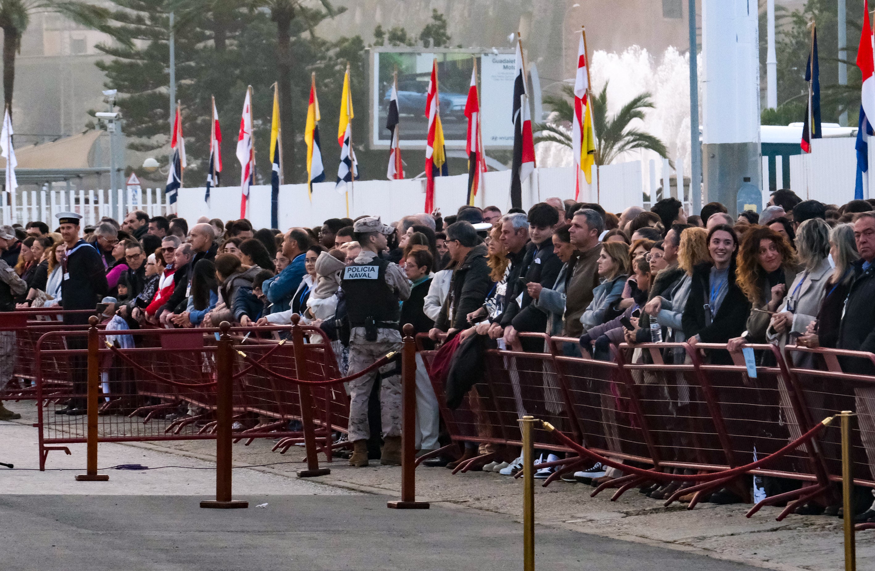 Imágenes de un día histórico en Cádiz: la Princesa Leonor ya navega en el Juan Sebastián de Elcano