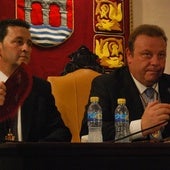 El alcalde, José Luis Núñez (PP), junto a su socio de gobierno Manuel Erdozain (AiPro)