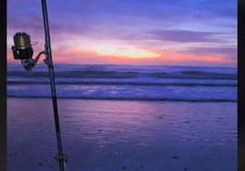 Un pescador va a una playa de Cádiz y explota por esto: «Estaba pescando y de buenas a primeras...»