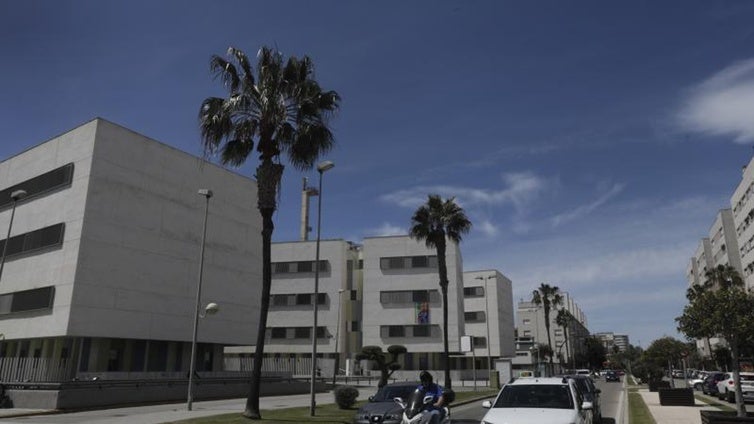 Arrestan a un vecino de Cádiz que hacía pedidos falsos de comida a domicilio para amenazar y robar a los repartidores