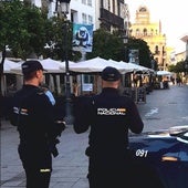 Agentes de la Policía Nacional de patrulla en Jerez