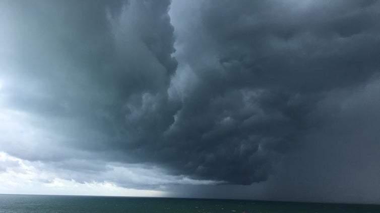 La Aemet avisa: el Golfo de Cádiz, en alerta por posibles tornados en el mar