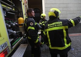 Muere una anciana víctima de un incendio de la calle Cervantes del centro de Cádiz