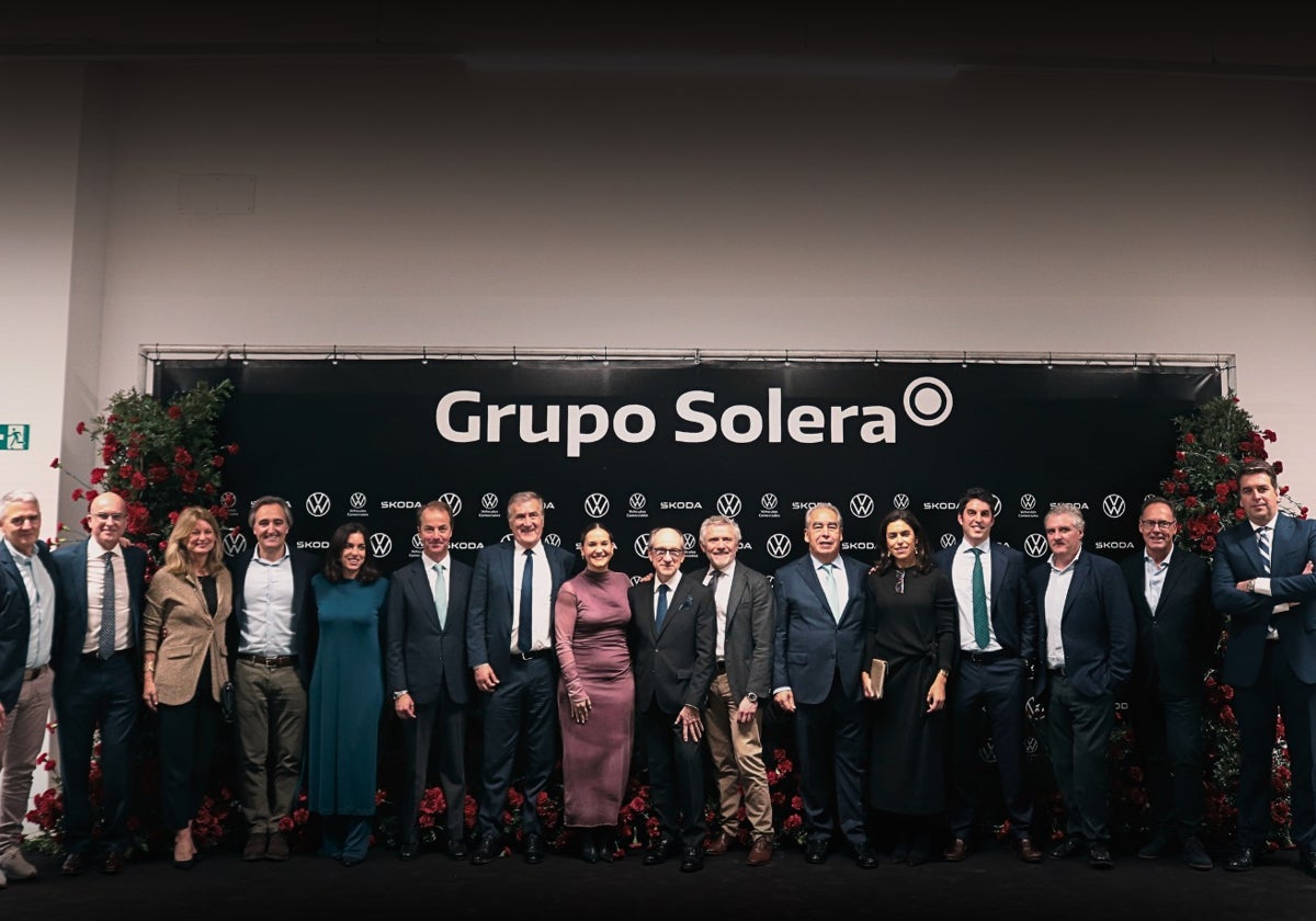 Foto de familia en la inauguración de las nuevas instalaciones.