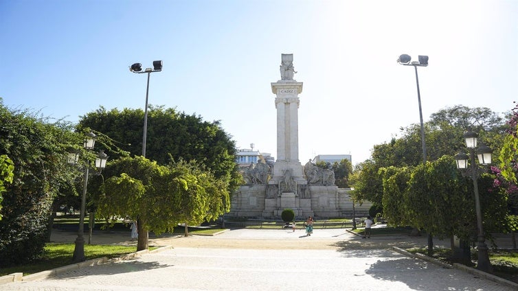 Cádiz instalará un sistema de riego con telegestión para las zonas verdes de Plaza de España