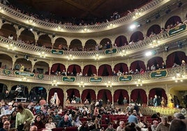 Un hombre se desvanece en el Gran Teatro Falla durante una actuación