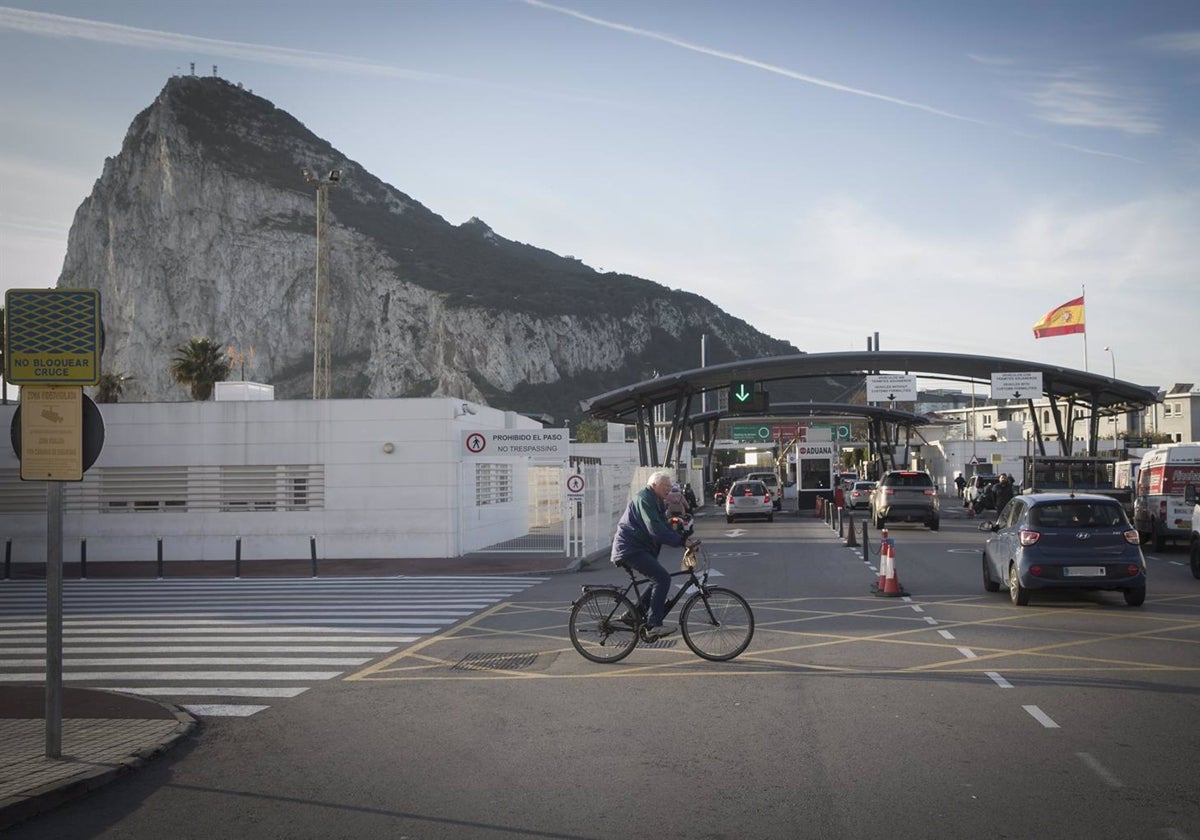 Frontera entre La Línea de la Concepción y Gibralta.