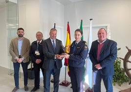 La Armada reconoce a Bayport por su servicio al buque escuela Elcano