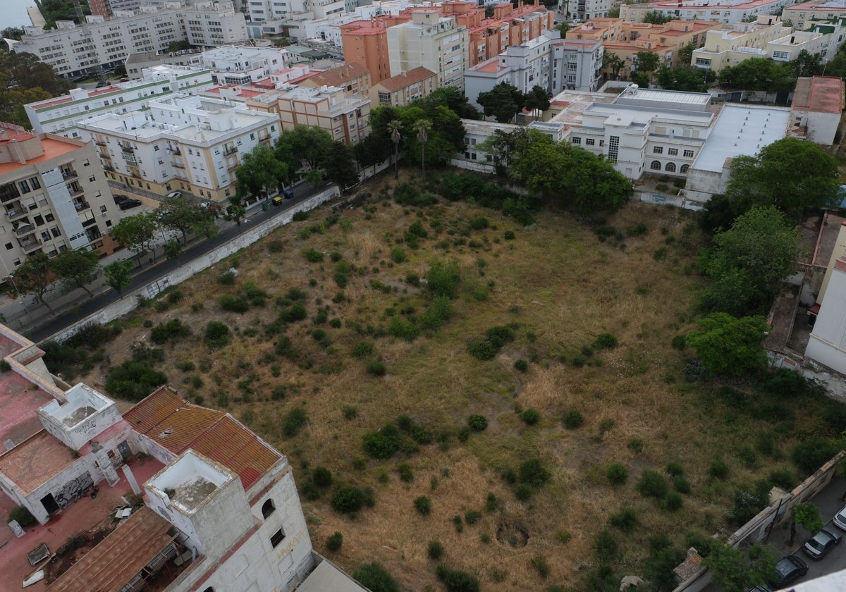 Vista aérea del solar sin uso en la zona de Tolosa Latour.