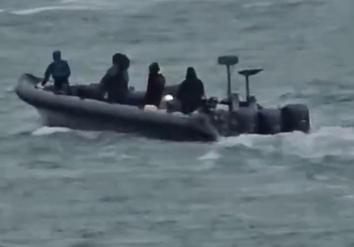 Una de las narcolanchas que hace unos días recalaban en Barbate.