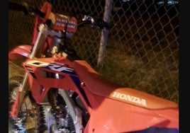 Heridos dos policías en el arresto de dos hombres en Jerez que huyeron en una moto de cross