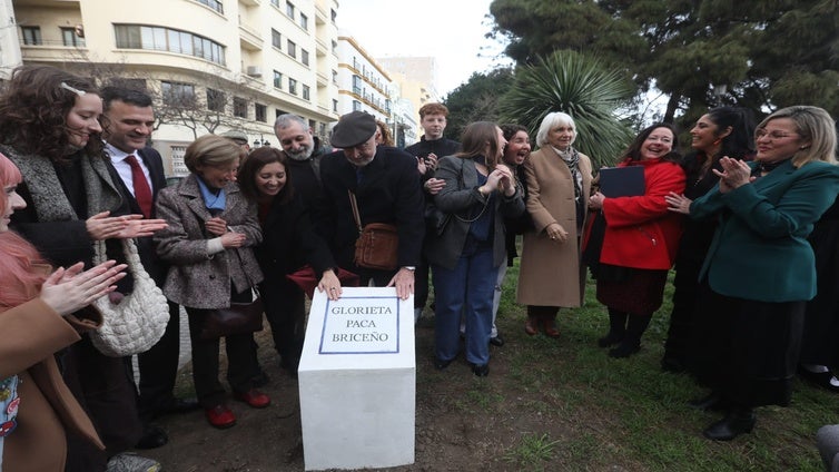 Cádiz pone en su corazón una glorieta para la eterna bailaora Paca Briceño