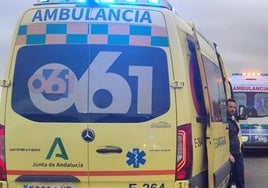 Muere un motorista y la copiloto resulta herida tras chocar contra una farola en Los Barrios, en la antigua carretera CA-440