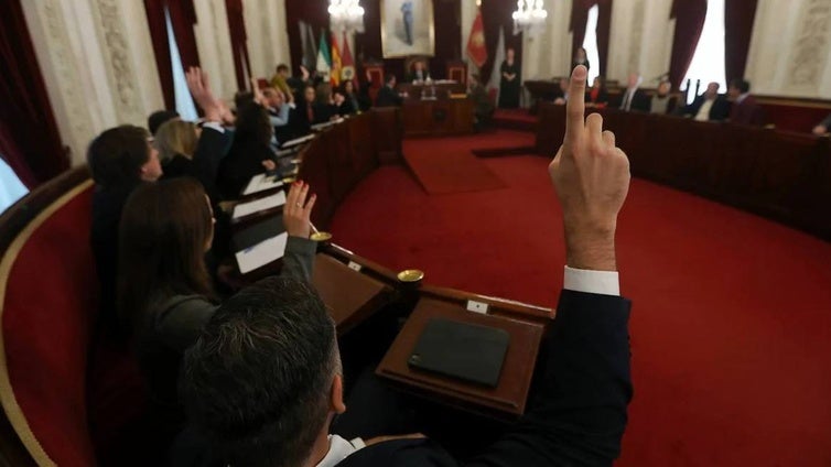 La vivienda devuelve la tempestad al pleno del Ayuntamiento de Cádiz