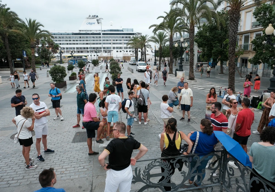 Cádiz da la bienvenida a marzo y su Carnaval con la llegada de casi 4.500 cruceristas