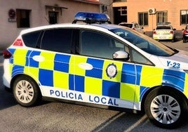 Un menor conduce sin carnet, huye de la Policía por la playa y se refugia en una vivienda familiar en Algeciras