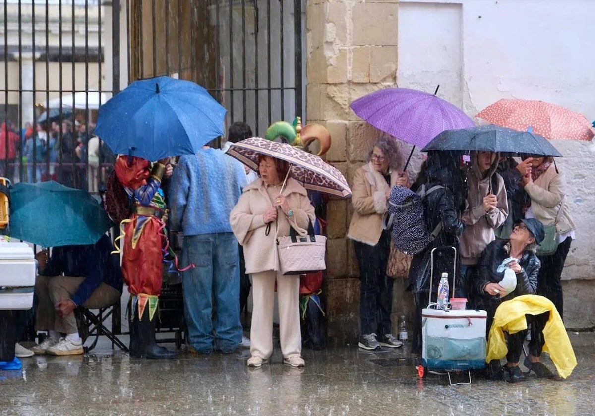 Lluvia durante el pasado domingo de coros en la capital gaditana