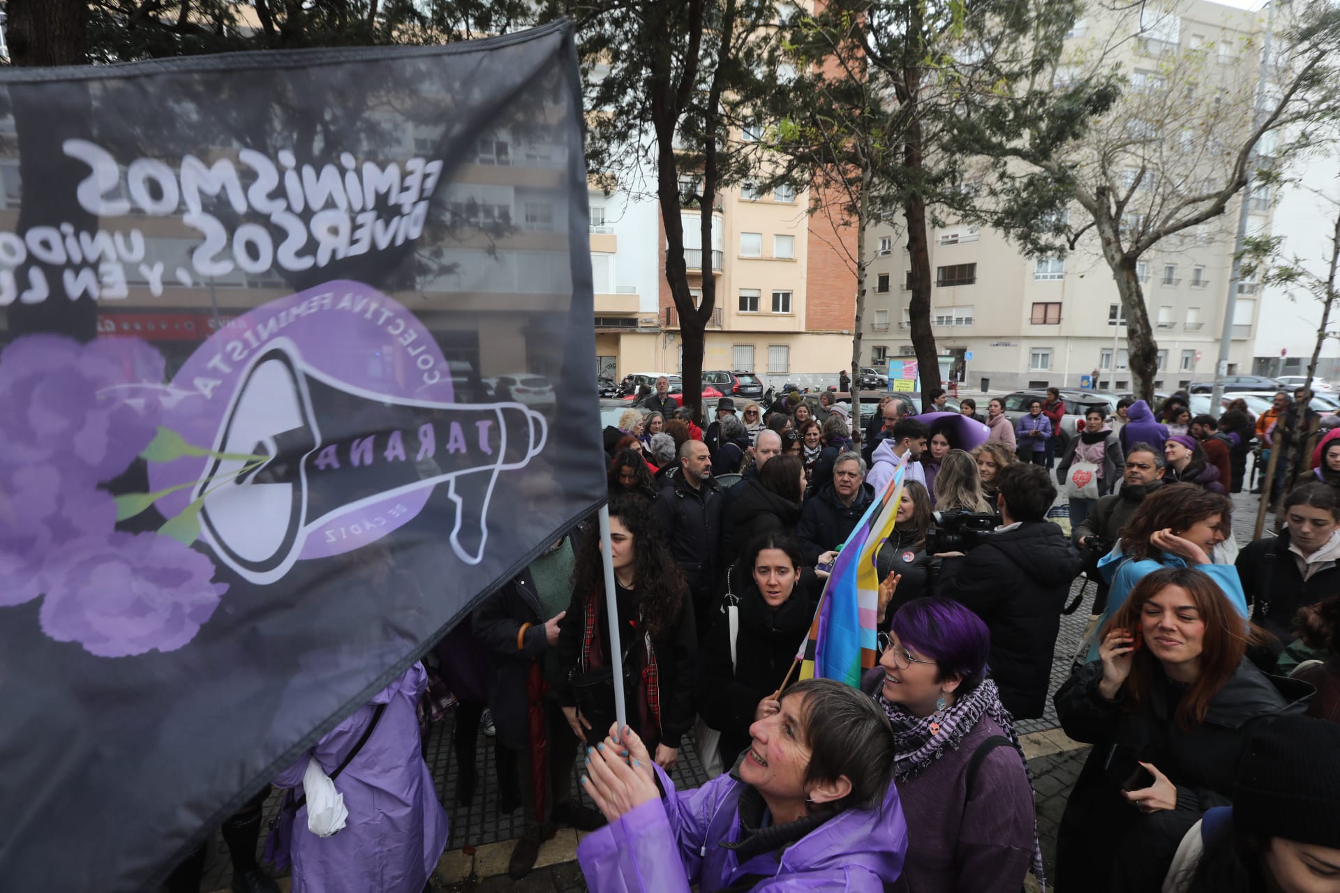 Fotos: A las mujeres de Cádiz les va la marcha... pasos sólo hacia adelante durante este 8-M