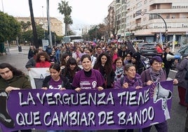 Fotos: A las mujeres de Cádiz les va la marcha... pasos sólo hacia adelante durante este 8-M