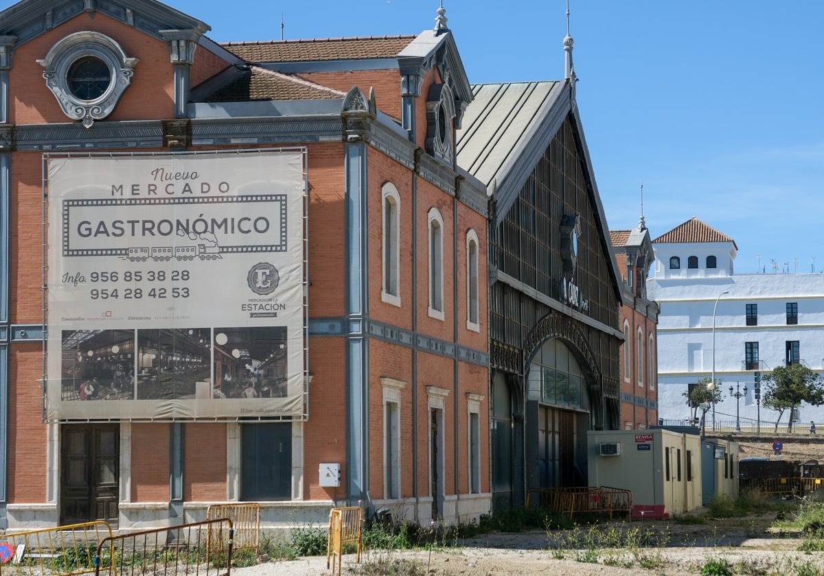 Proyecto del mercado gastronómico en la antigua estación de Renfe, en foto de archivo.