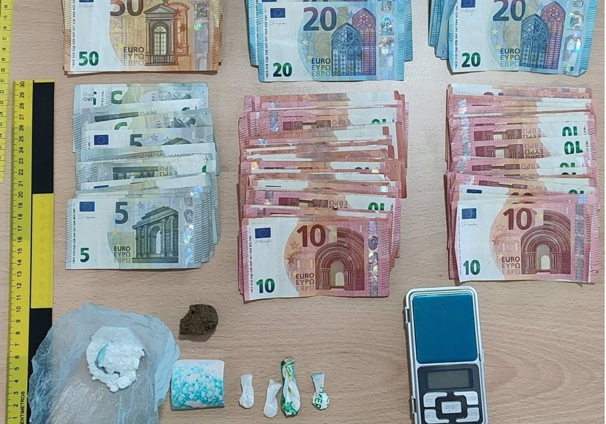 Parte del dinero y droga incautada