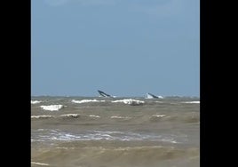 Vídeo: Narcolanchas desafían el temporal por el Guadalquivir poco antes del choque entre dos de ellas