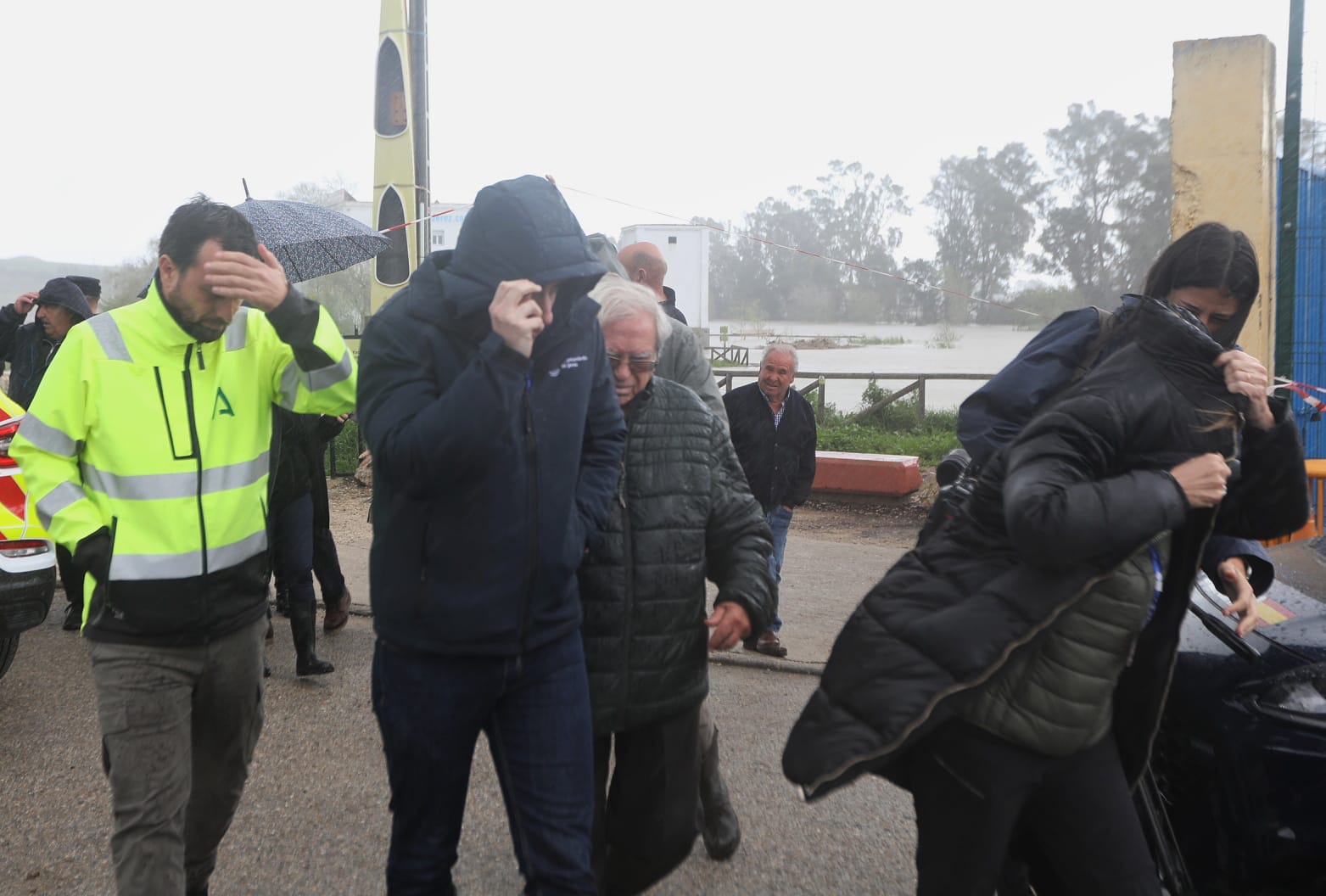 Imágenes de la crecida del Guadalete en Jerez: 200 desalojados y trabajo sobre el terreno
