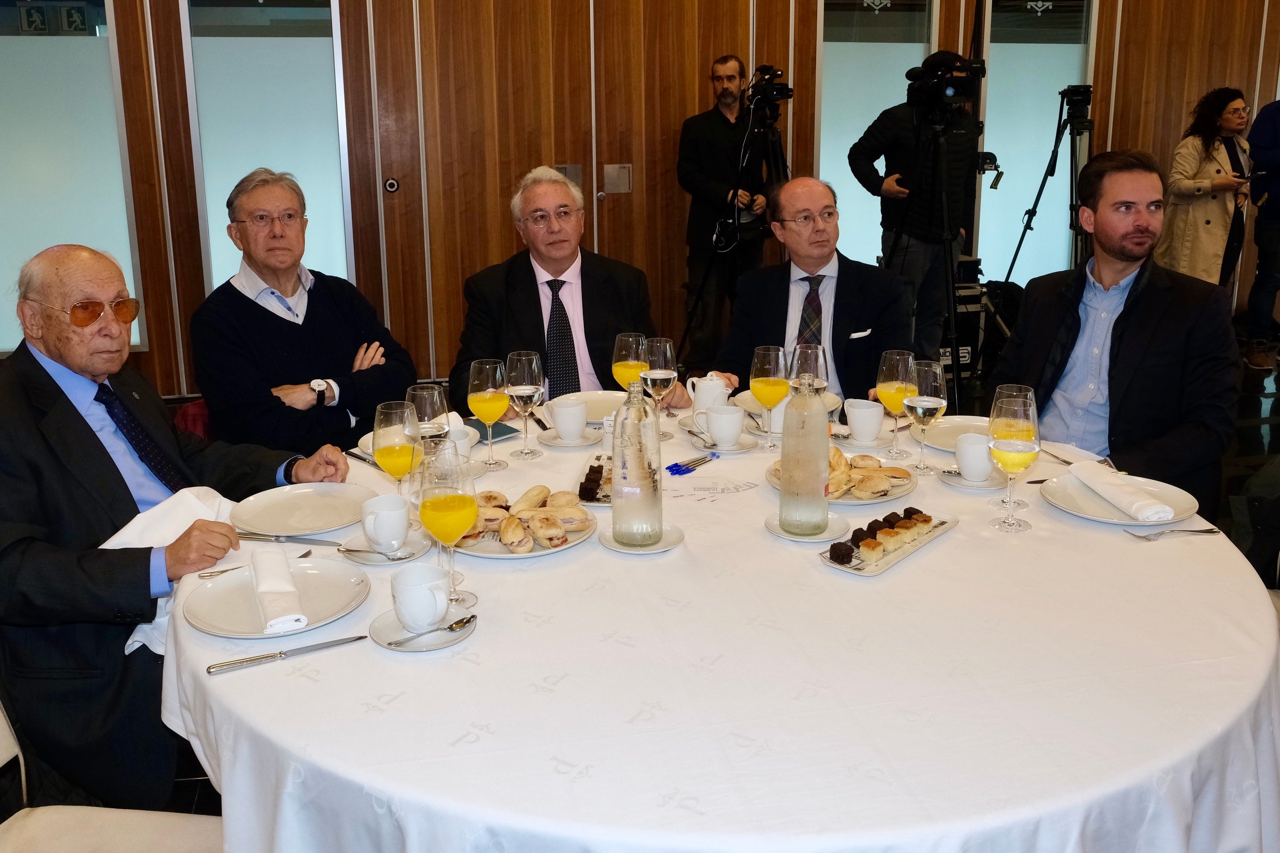 Amplia representación social y política en el foro de debate