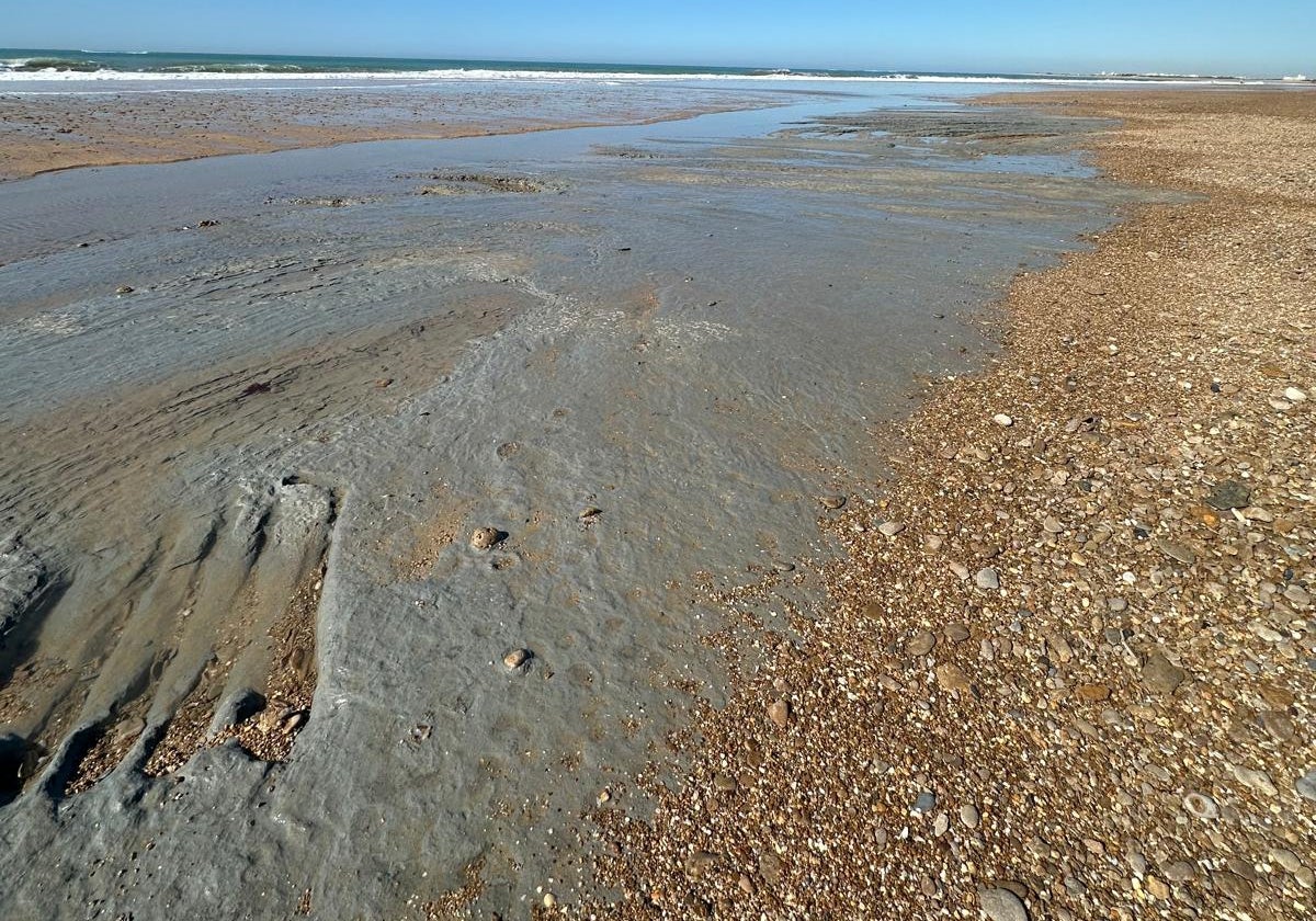 La playa de Camposoto, tras el paso de las borrascas.