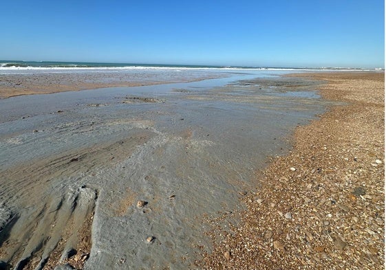 La playa de Camposoto, tras el paso de las borrascas.