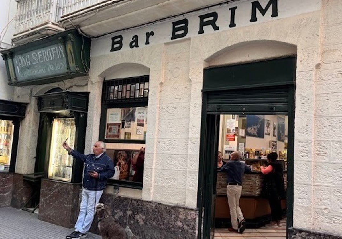 Casa Serafín y Bar Brim, en plena calle Compañía de Cádiz