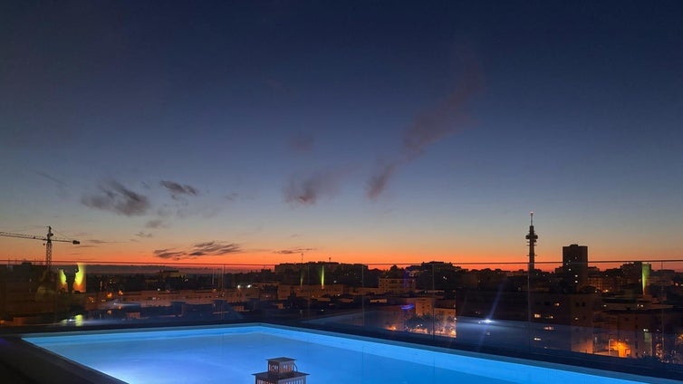 Abu entrega los pisos de Residencial las Cortes a sus nuevos propietarios: así se ve Cádiz desde su azotea