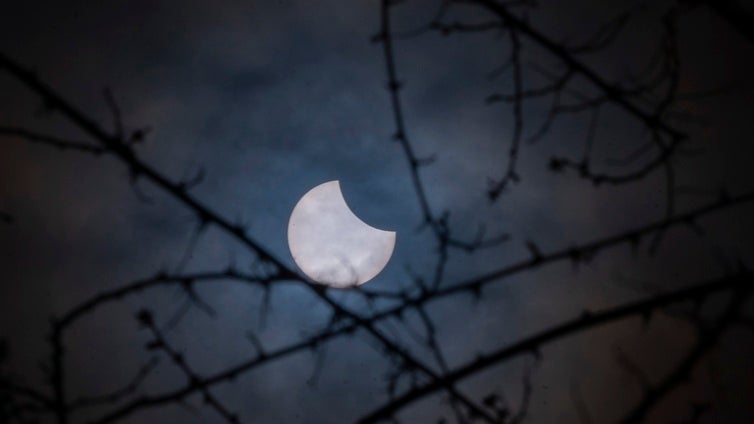 El eclipse solar se hace visible en Cádiz