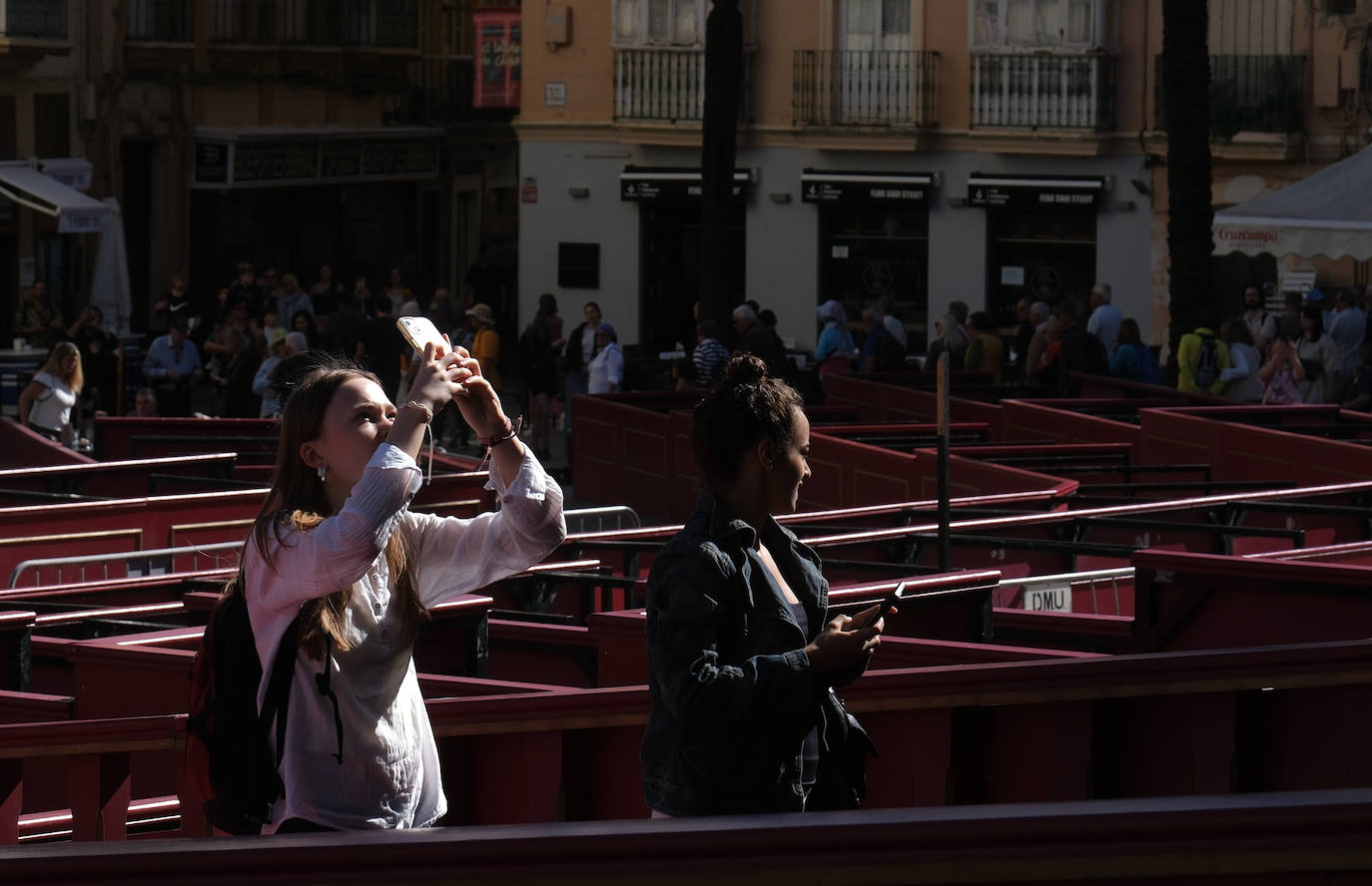 Fotos: Desembarco de turistas en Cádiz con 12.000 cruceristas