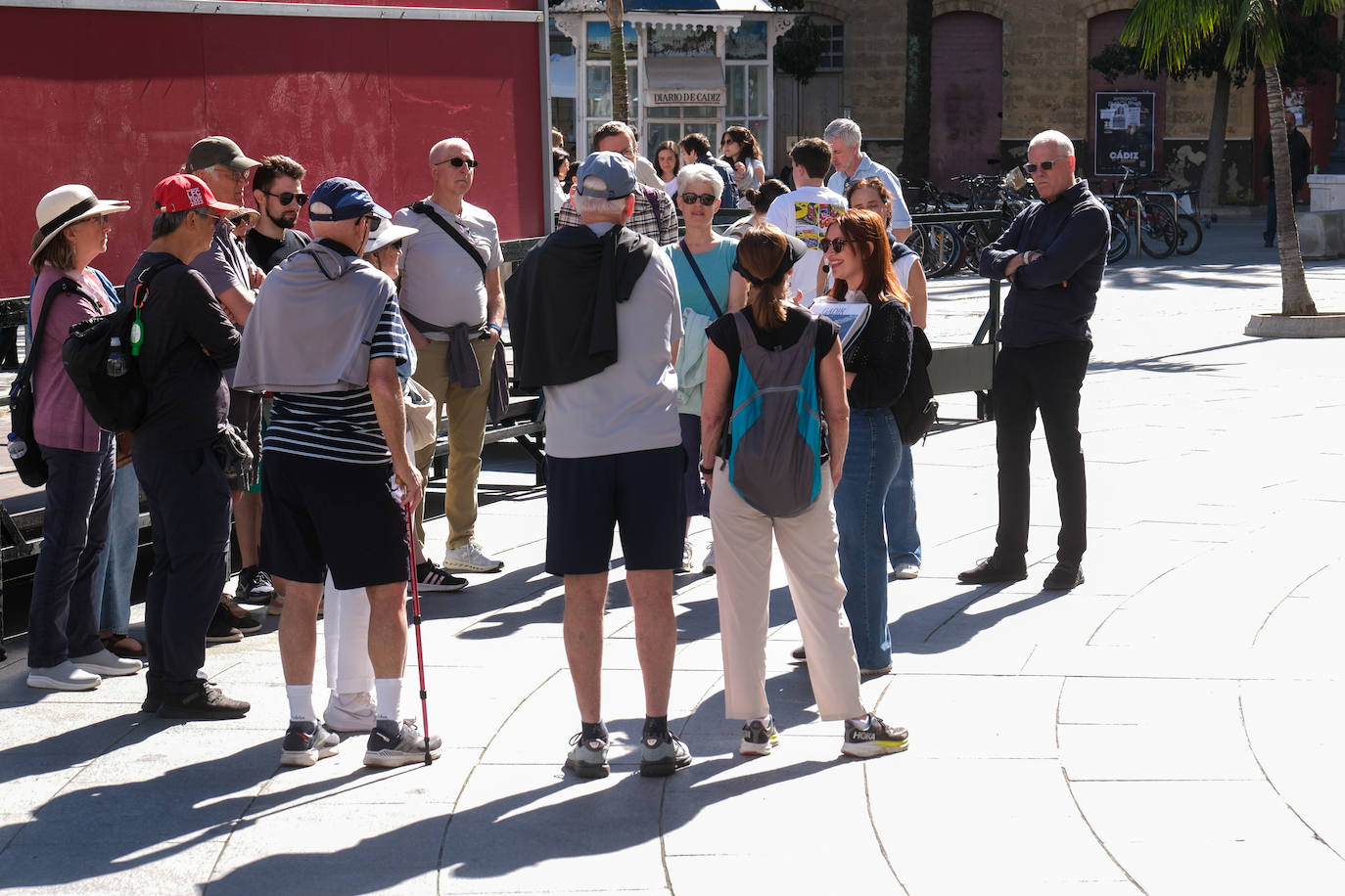 Fotos: Desembarco de turistas en Cádiz con 12.000 cruceristas