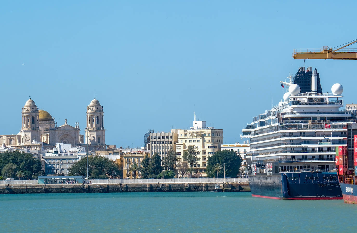 Fotos: Desembarco de turistas en Cádiz con 12.000 cruceristas